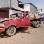 Camioneta impacta contra un domicilio tras perder el control en Oaxaca de Juárez