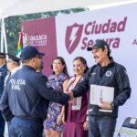 Ray Chagoya fortalece y dignifica la labor de la policía de Oaxaca de Juárez con 27 ascensos y entrega de uniformes