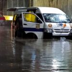 Seis personas mueren tras quedar atrapadas dentro de una combi durante inundación en Tultitlán