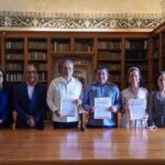 Fortalecen lazos Biblioteca de Burgoa UABJO y AGEO para preservación y difusión de memoria histórica