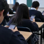 SEP restringirá celulares en primarias y secundarias a partir de octubre