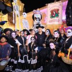 Oaxaca de Juárez se llena de música, color y tradición con la Mega Comparsa de Bienvenida de Fieles Difuntos