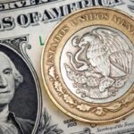 Peso mexicano gana terreno y vuelve a cotizar por debajo de los 18 pesos por dólar